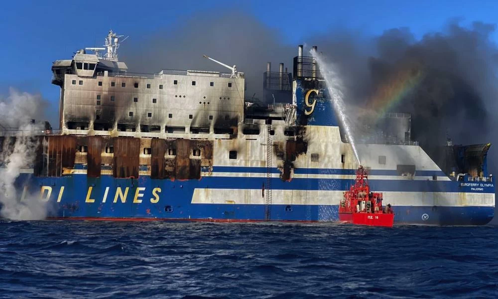 Euroferry Olympia: Μάχη δίνουν για να μην βυθιστεί το πλοίο - «Πάγωσαν» οι έρευνες για τους αγνοούμενους – Συνεχείς εκρήξεις